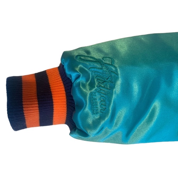 Lebron James Space Jams 2 Bomber Jacket Men’s Size Small - Picture 5 of 7